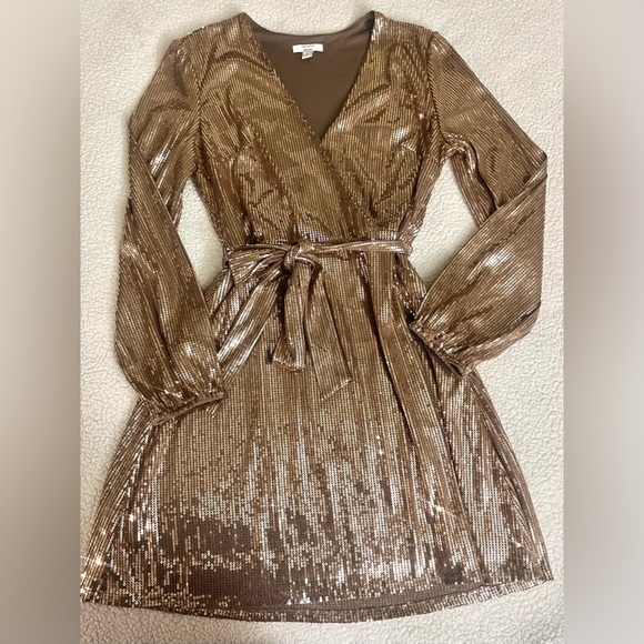 Nine West Dresses & Skirts - Nine West Shimmering Gold Long Sleeve Dress